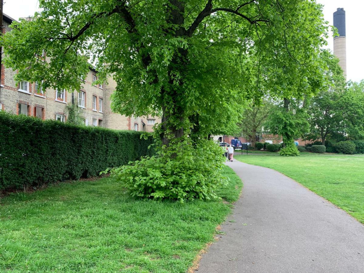 Tapestry Apartment Londra Exterior foto